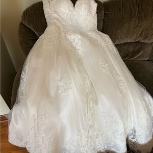 Elegant White Lace Wedding Dress